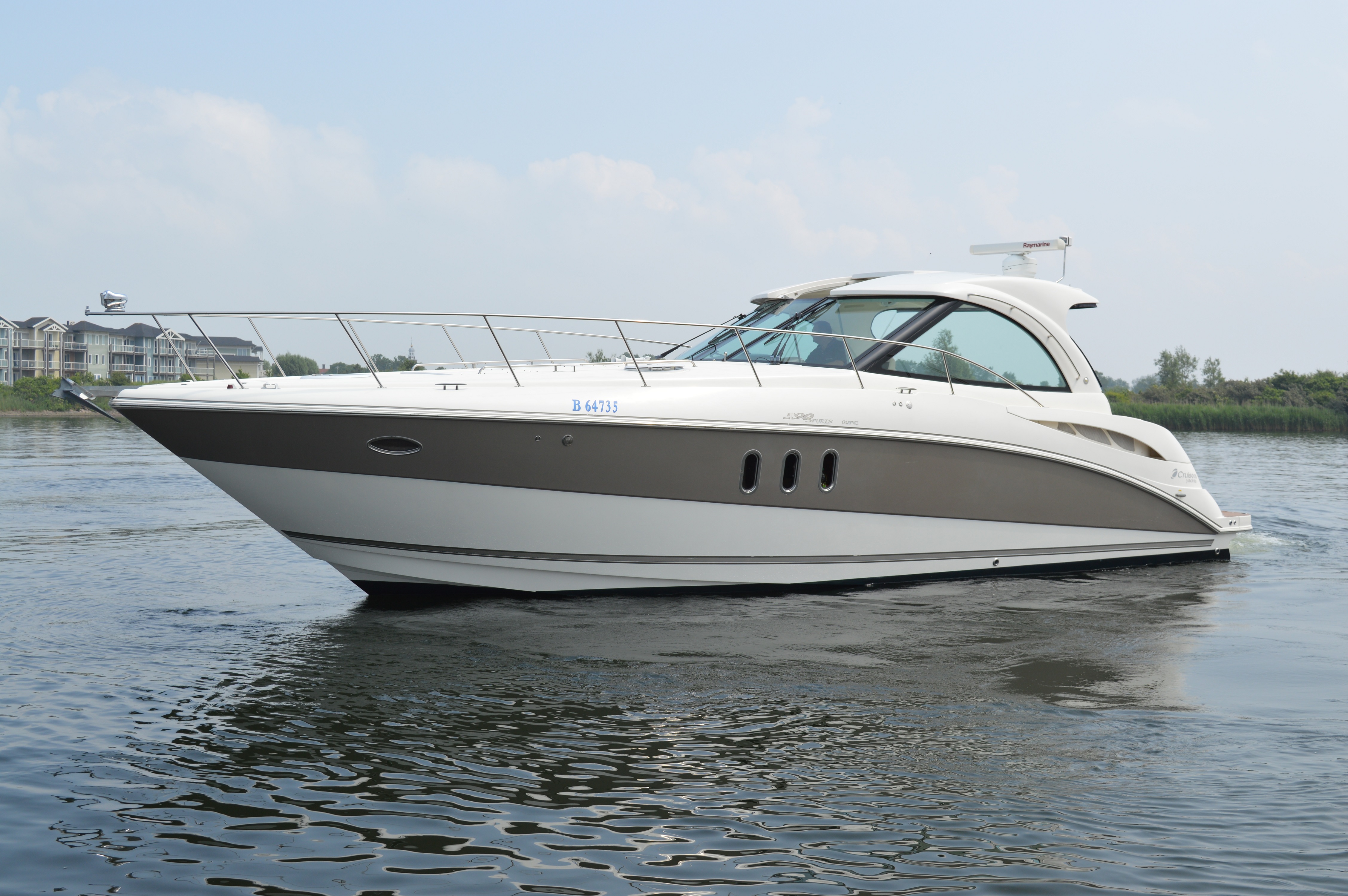 2010 cruisers yachts 390 sport coupe