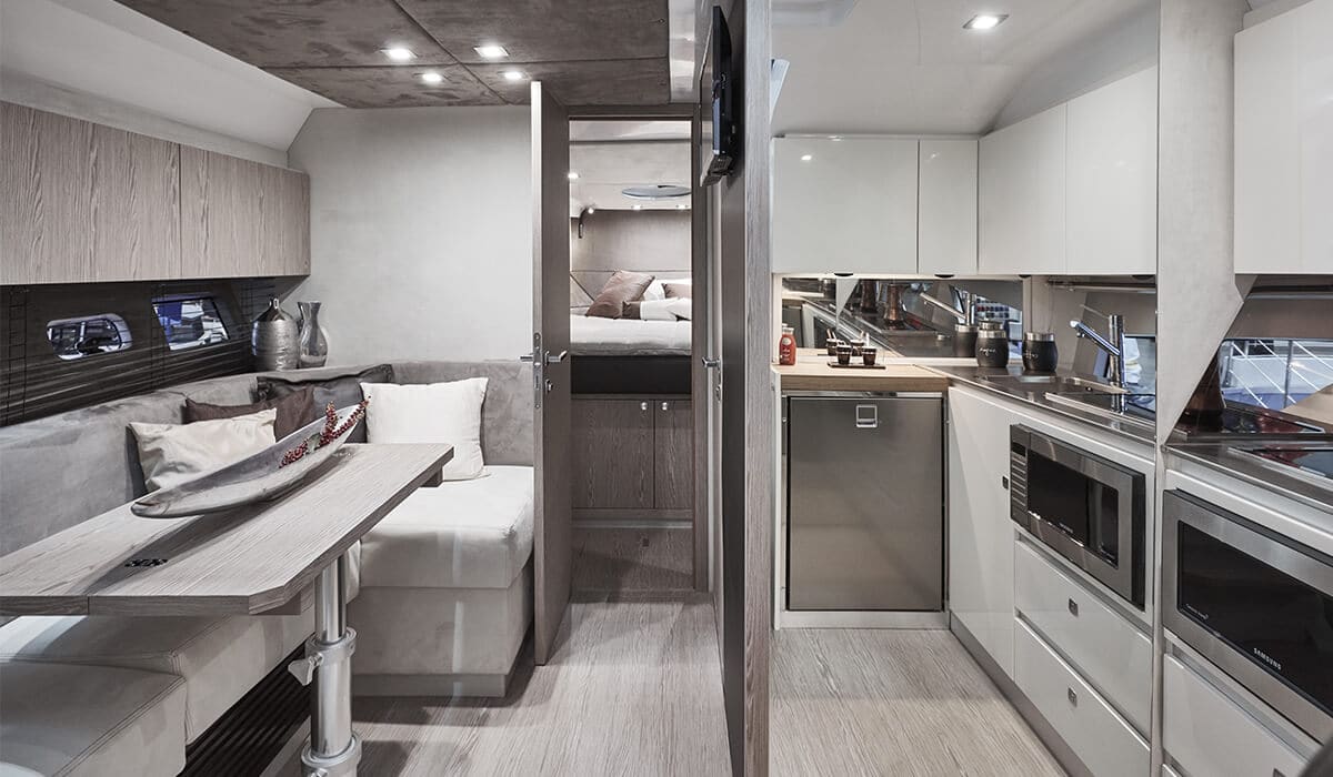 Sessa C38 interieur (1)
