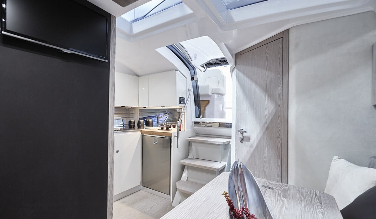 Sessa C38 interieur (7)